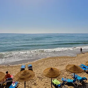 https://jardines-las-golondrinas-apartments-elviria.1costadelsol.com